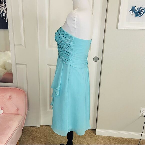 David’s Bridal F14847 Cascade Chiffon Strapless Dress size 4 - Picture 3 of 12